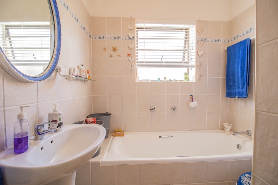 4 Bedroom Property for Sale in Yzerfontein Western Cape